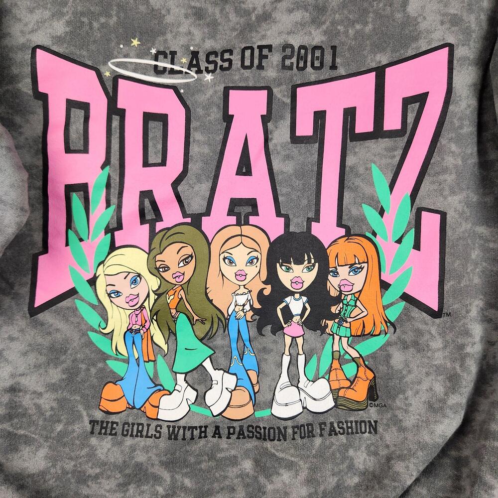 Bratz Sweatshirt Womens Small Gray Class Of 2001 Graphic Crewneck Doll Y2k Logo
